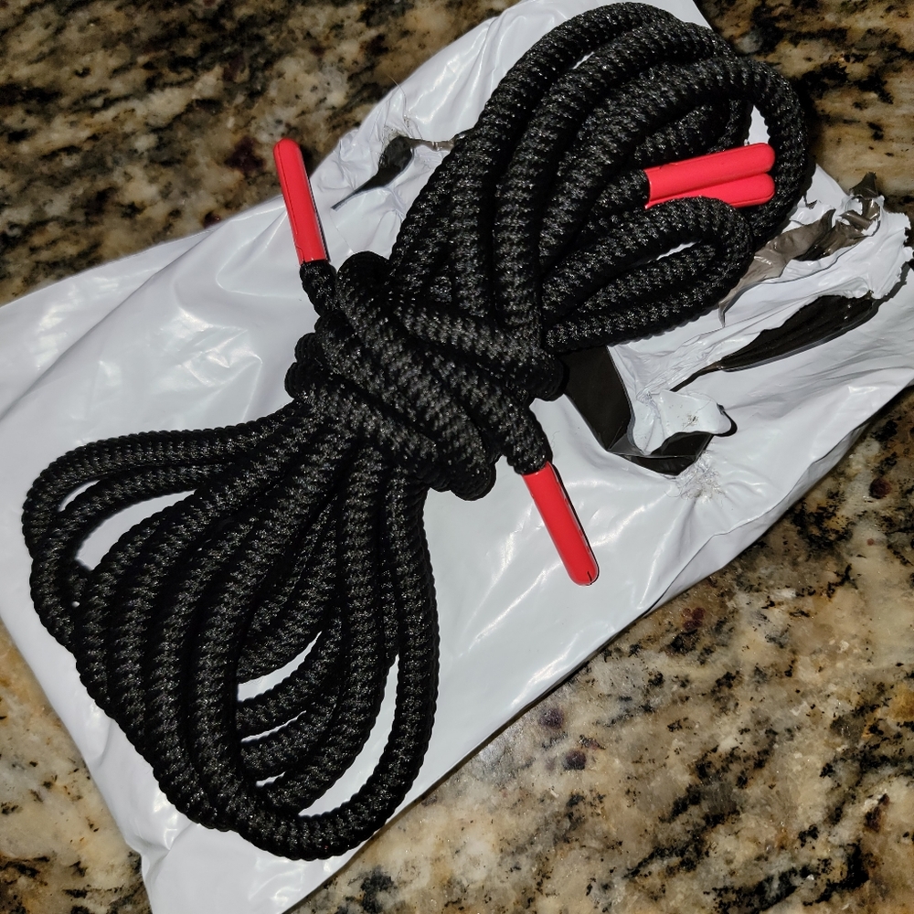 SIA COLLECTIVE laces